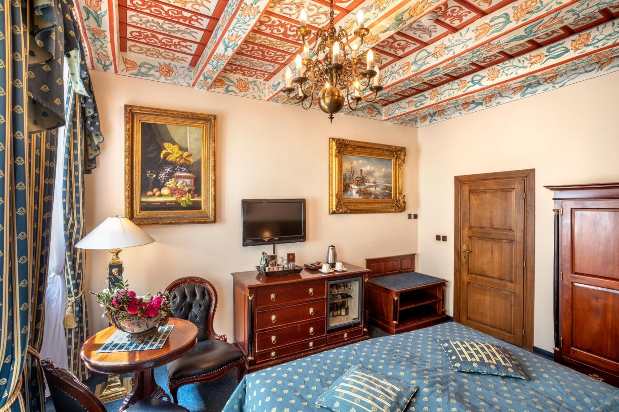 Double Room,1433794855:JPEG