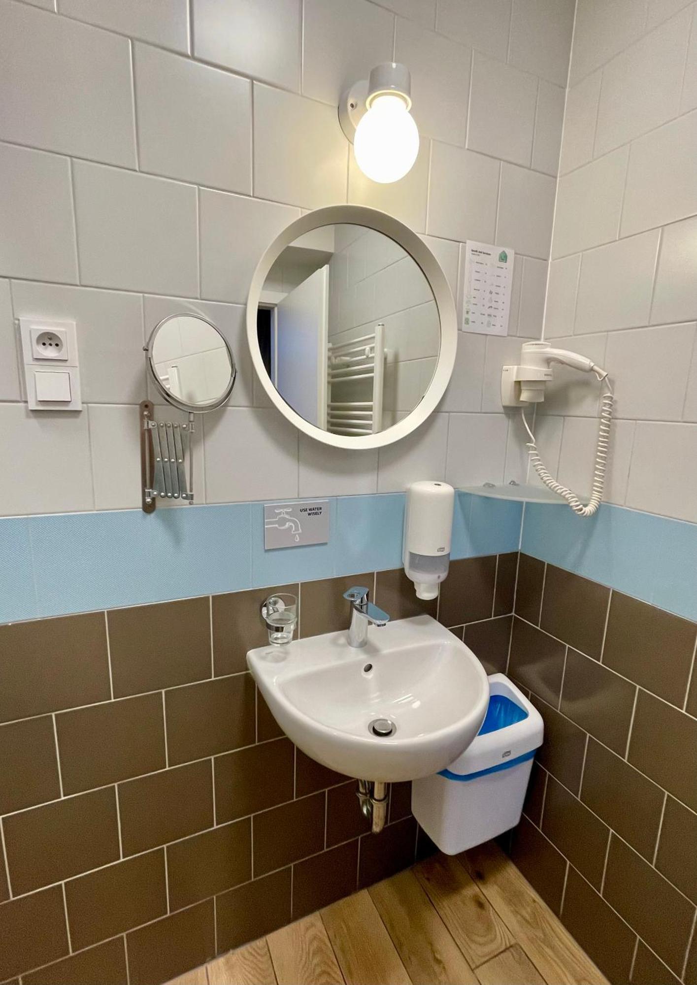 Female Dormitory Room 6 Beds Private Bathroom