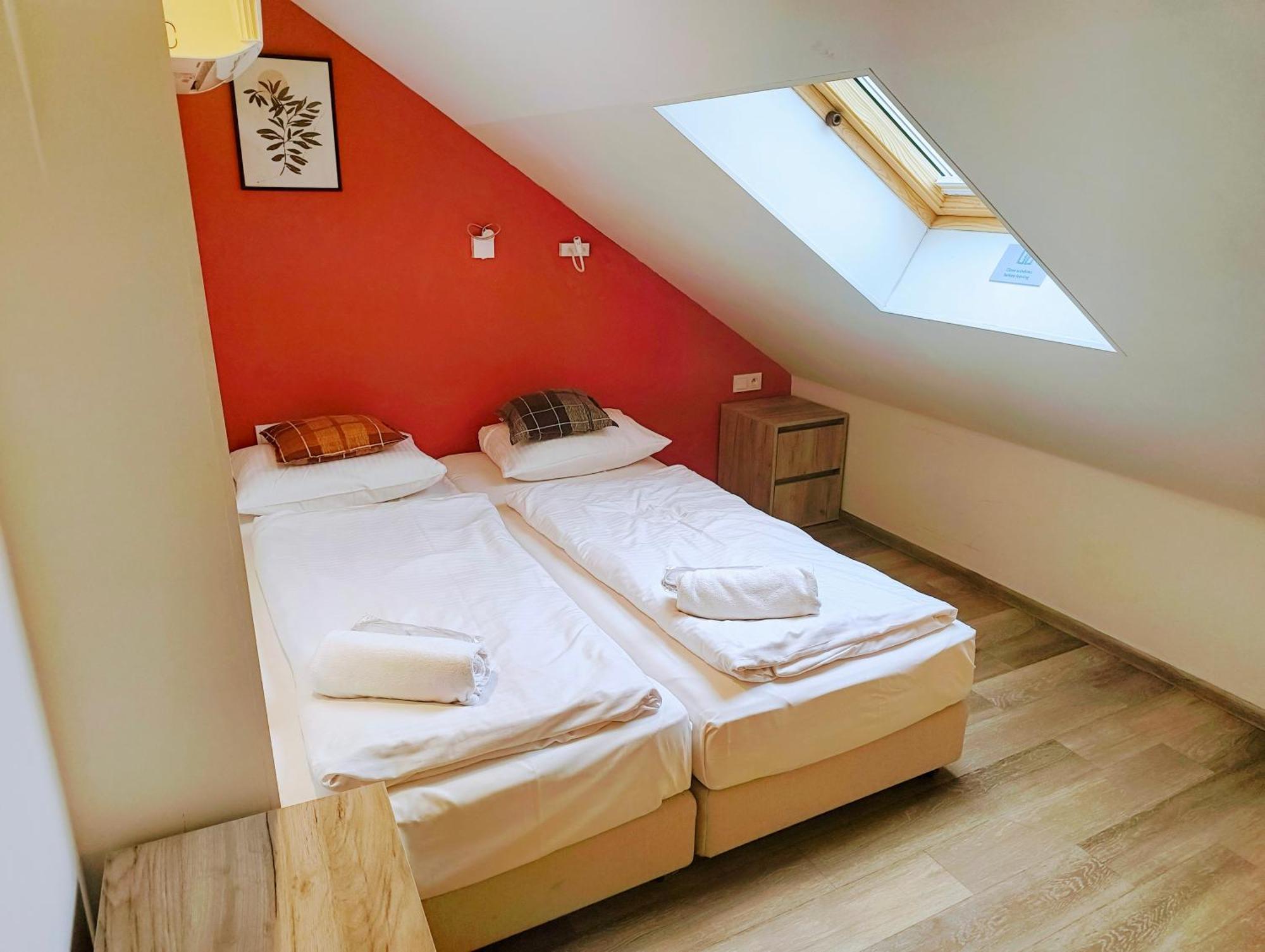 Private Room 2 Beds